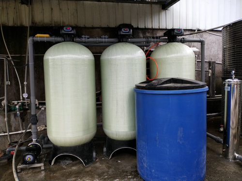 软化水设备盐箱溢水的原因及处理方法？